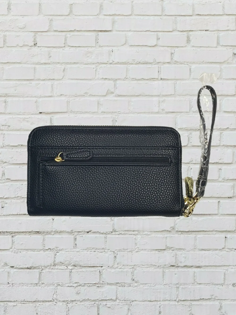 Liz Claiborne Erica Black Pebbled Zip Around Wallet Wristlet w Gold Plaque NEW